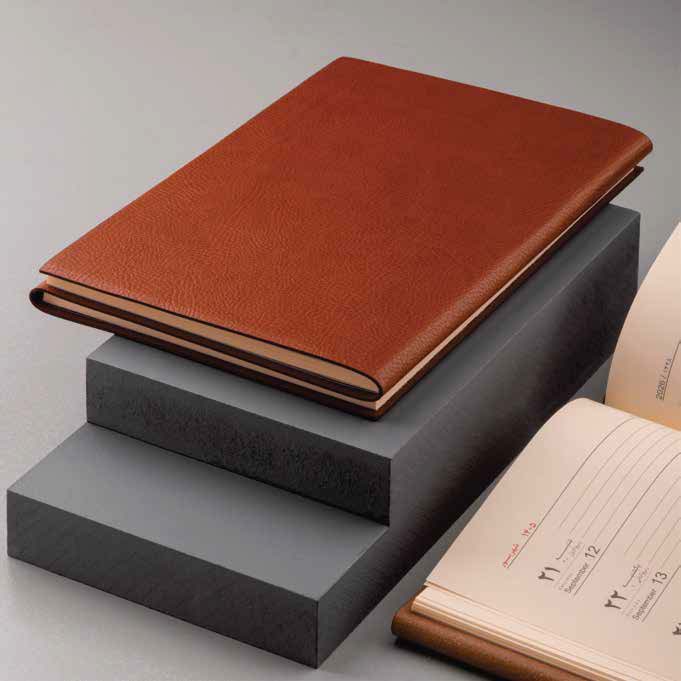 کد22-سالنامه رقعی جلد نرم ترمو طرح رها(دستیار-کاغذ کرم)